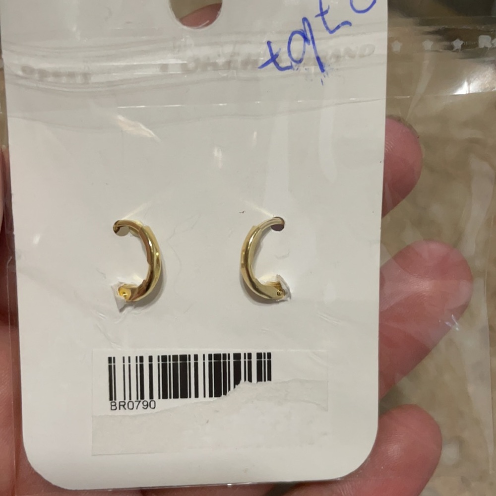 Beautiful earrings. - Picture 2 of 2